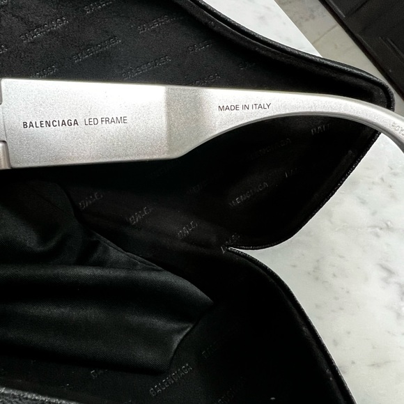 Balenciaga LED sunglasses in silver - Picture 8 of 15